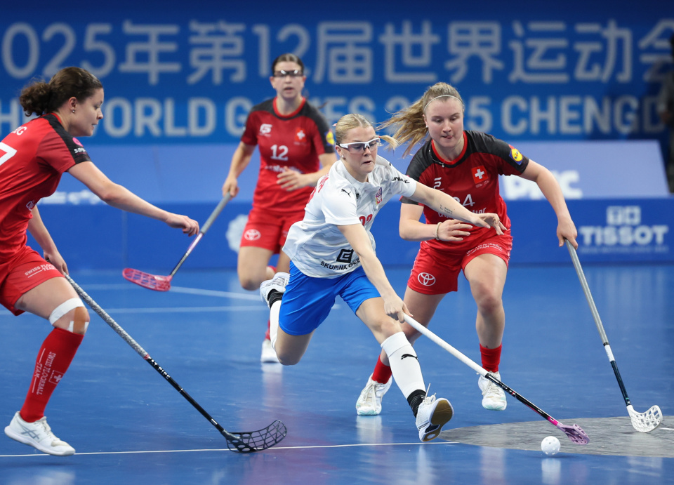 比赛中拼抢, com, com