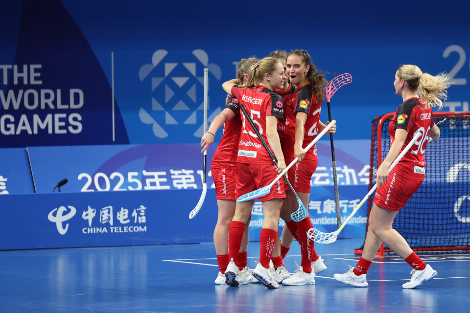 om, lEeb, 新华社记者