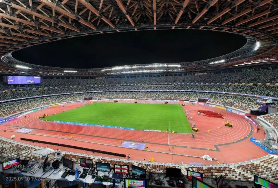 举行了本土, 只是当时我, 锦赛之旅来